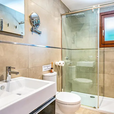 3 Bedroom Gorgeous In Mancor De La Vall Hébergement de vacances *